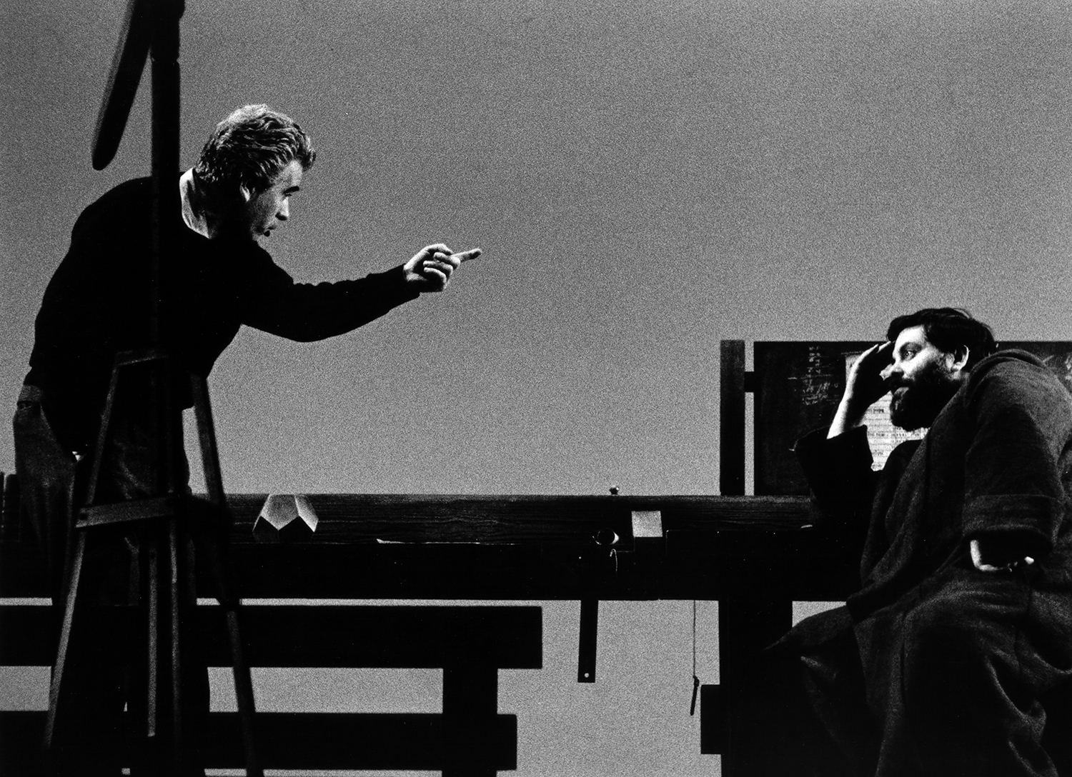 Il regista in prova con Tino Buazzelli – Foto Mario Mulas/Archivio Piccolo Teatro di Milano