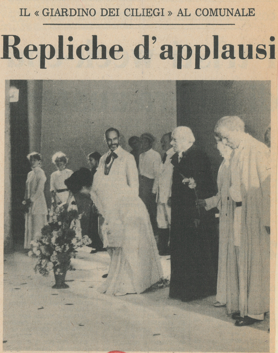 Ottobre 1976: gli applausi finali dopo la recita a Modena - Archivio Piccolo Teatro di Milano